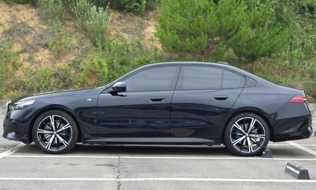 BMW 5-Series 530i xDrive M Sport, 2025
