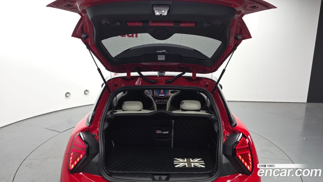 Mini Cooper Favoured, 2025