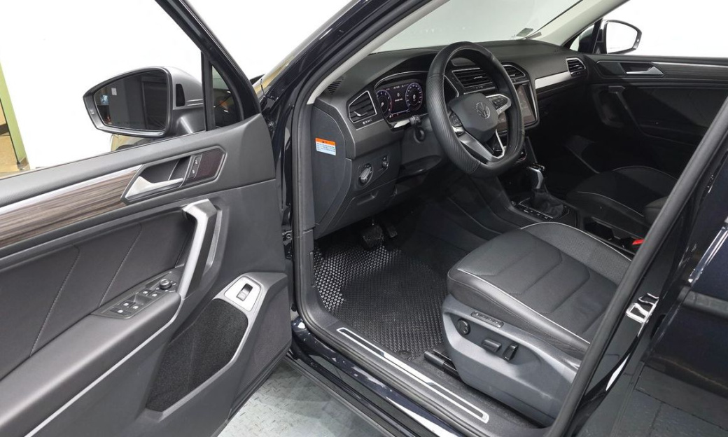 Volkswagen Tiguan 2.0 TSI Prestige, 2024