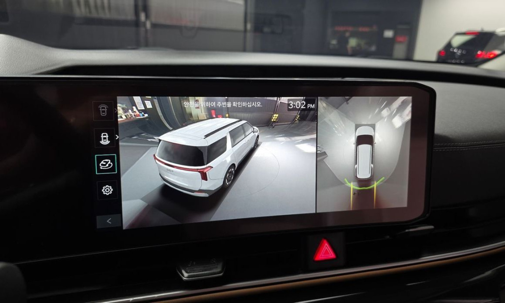 Kia Carnival 9-Seater Gravity, 2024