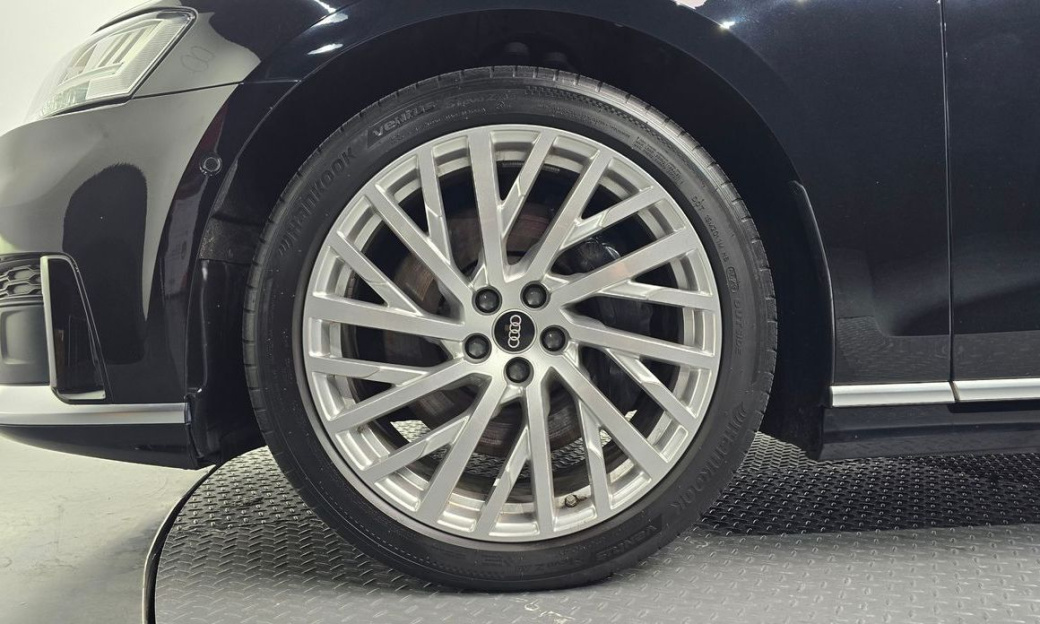 Audi A8 55 TFSI Quattro LWB, 2021
