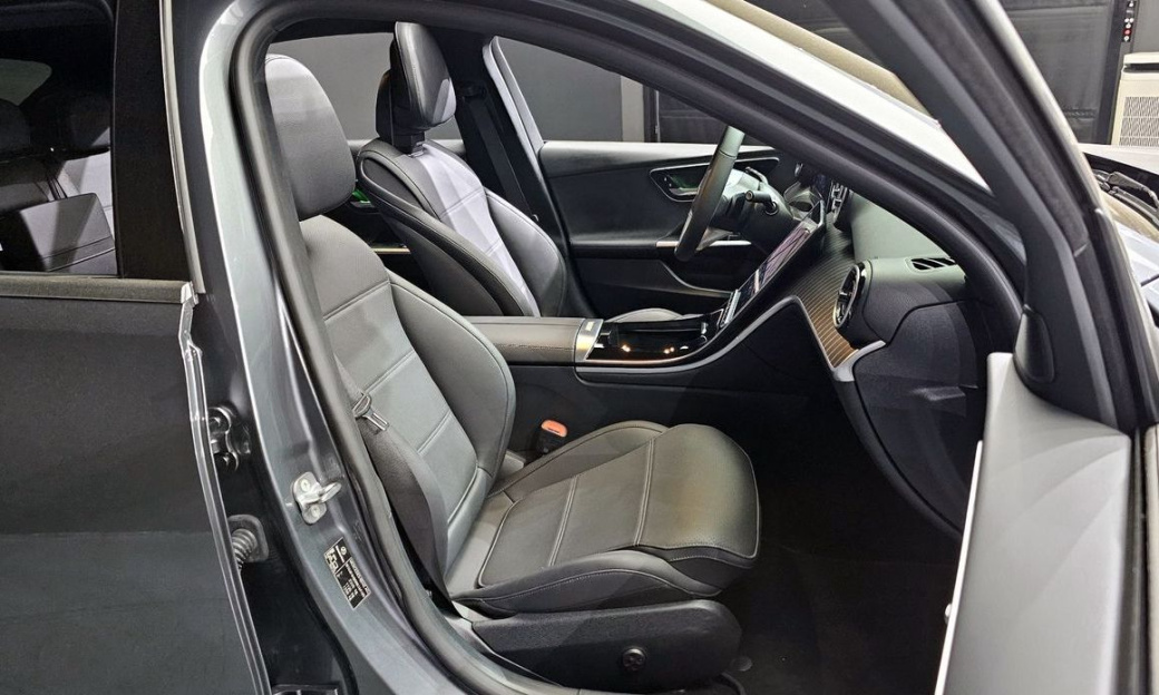 Mercedes-Benz C-Class C300 4MATIC Avantgarde, 2024