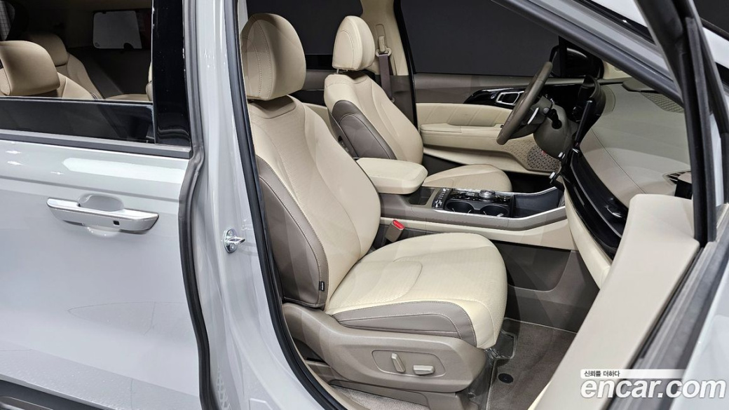 Kia Carnival 9-Seater Gravity, 2024