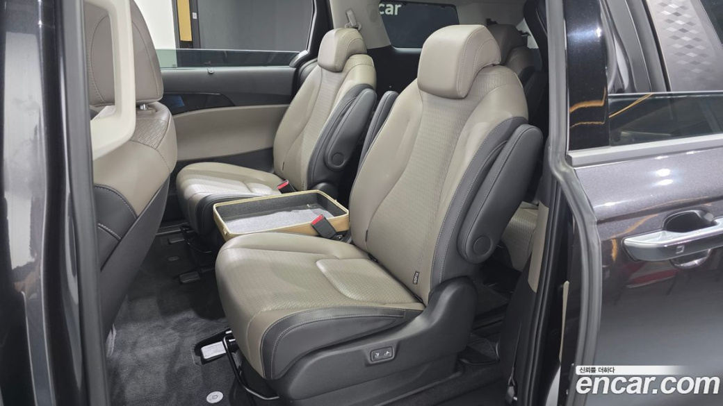 Kia Carnival 9-Seater Gravity, 2025