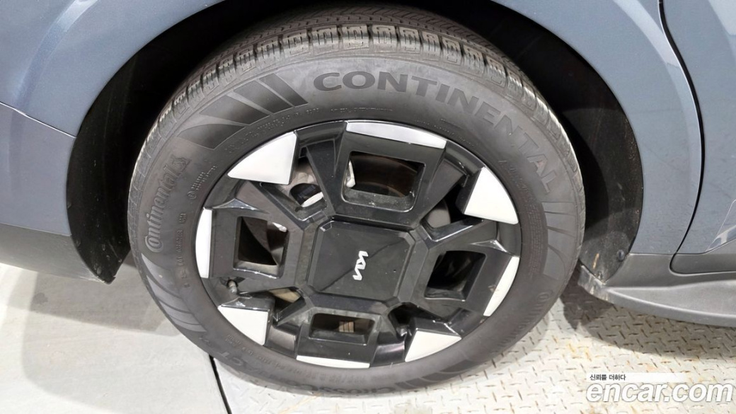 Kia Carnival 9-Seater Signature, 2024