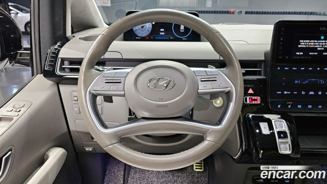 Hyundai Staria Lounge 9-Seater, 2023