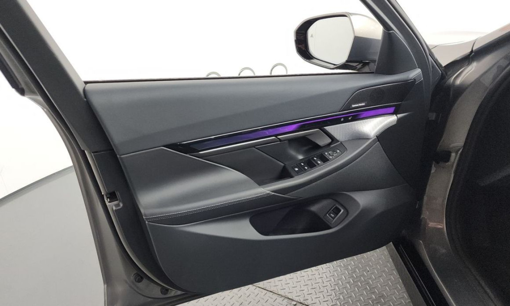 BMW 5-Series 520i M Sport, 2025