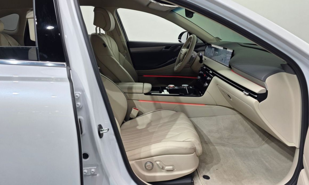 Genesis G80 Gasoline 2.5 Turbo AWD, 2025