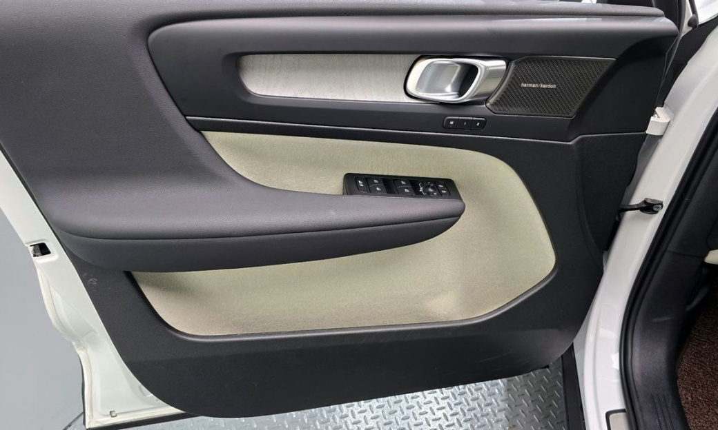 Volvo XC40 B4 Ultra Bright, 2025
