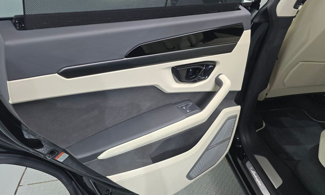 Lamborghini Urus 4.0 V8 SE, 2025