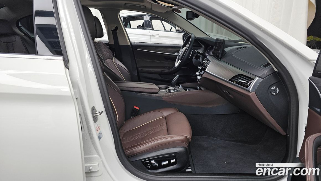 BMW 5-Series 530i xDrive Luxury, 2023