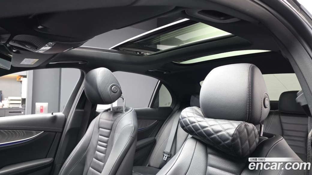 Mercedes-Benz E-Class E350 4MATIC AMG Line, 2022