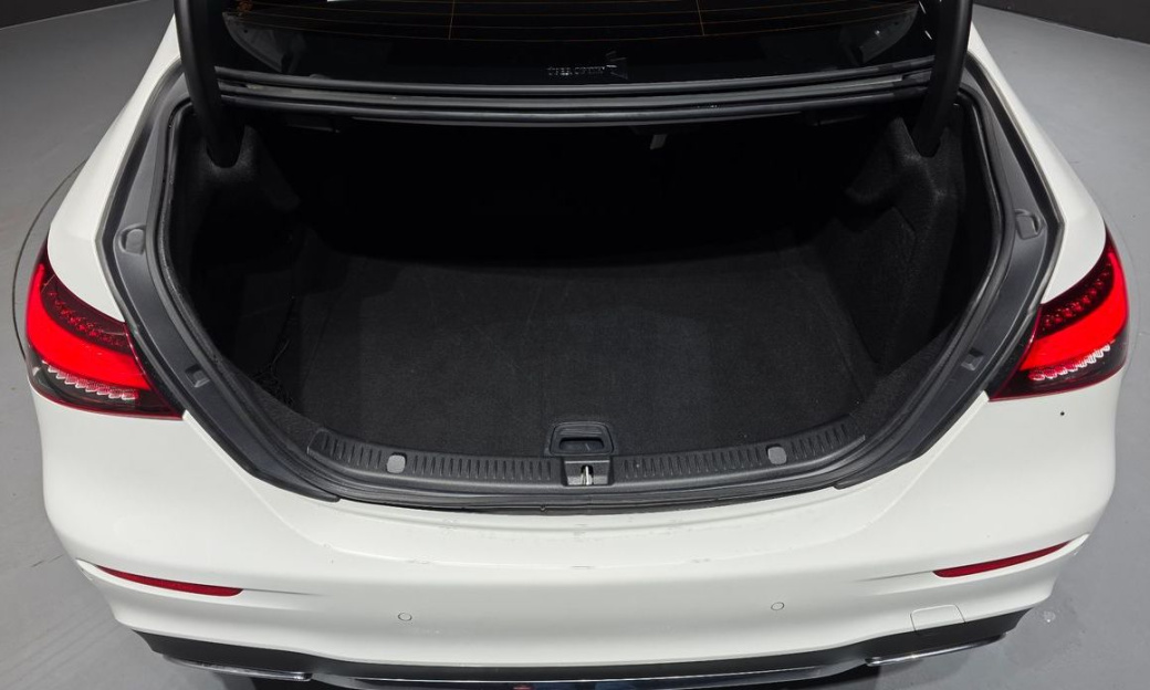 Mercedes-Benz E-Class E220d 4MATIC AMG Line, 2023