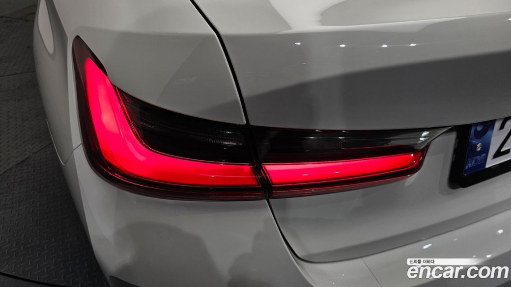 BMW 3-Series 320i, 2023