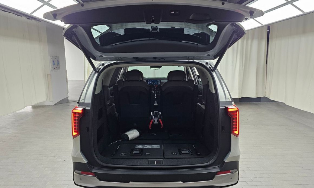 Kia Carnival 7-Seater Signature, 2025