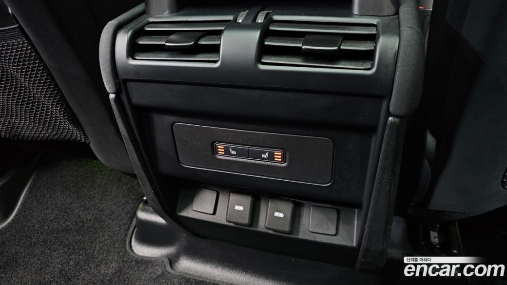 Land Rover Defender 110 D250 SE, 2023
