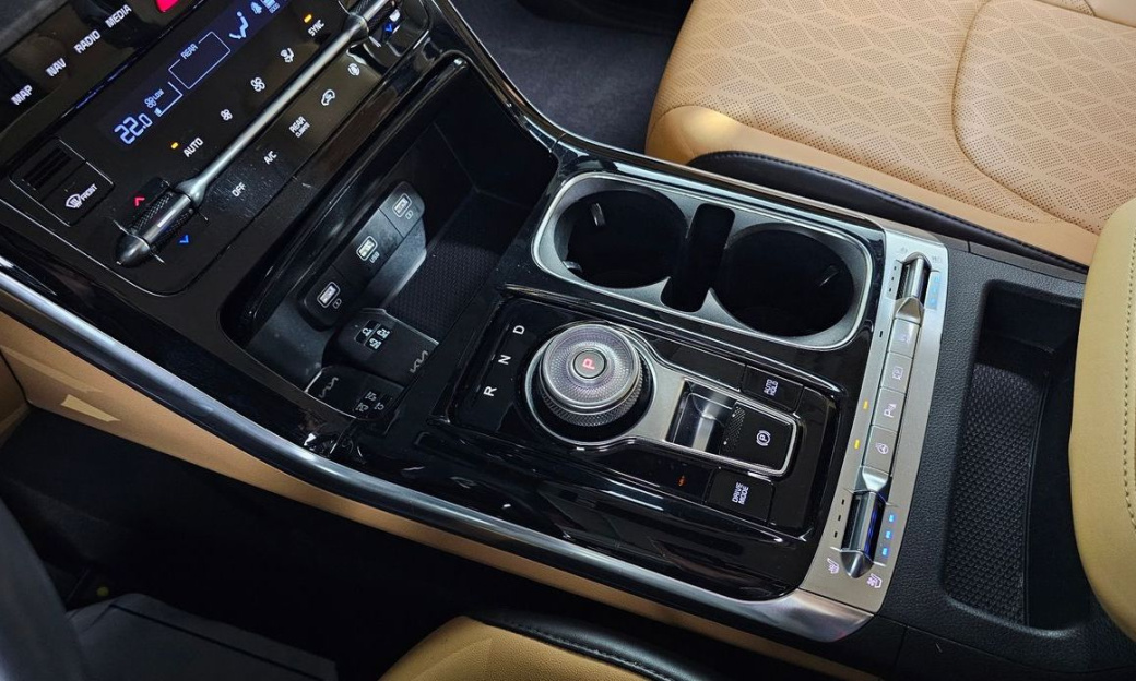 Kia Carnival 9-Seater Noblesse, 2023