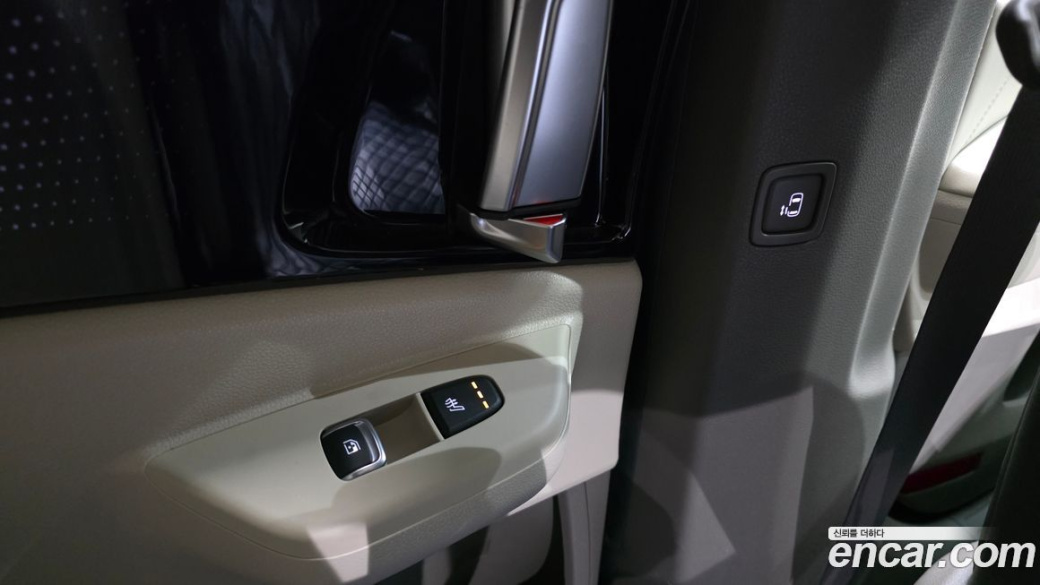 Kia Carnival 9-Seater Signature, 2024