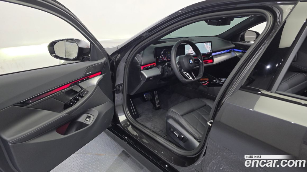 BMW 5-Series 520i M Sport, 2025