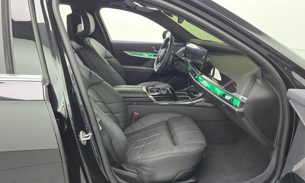 BMW 7-Series 740d xDrive M Sport, 2025