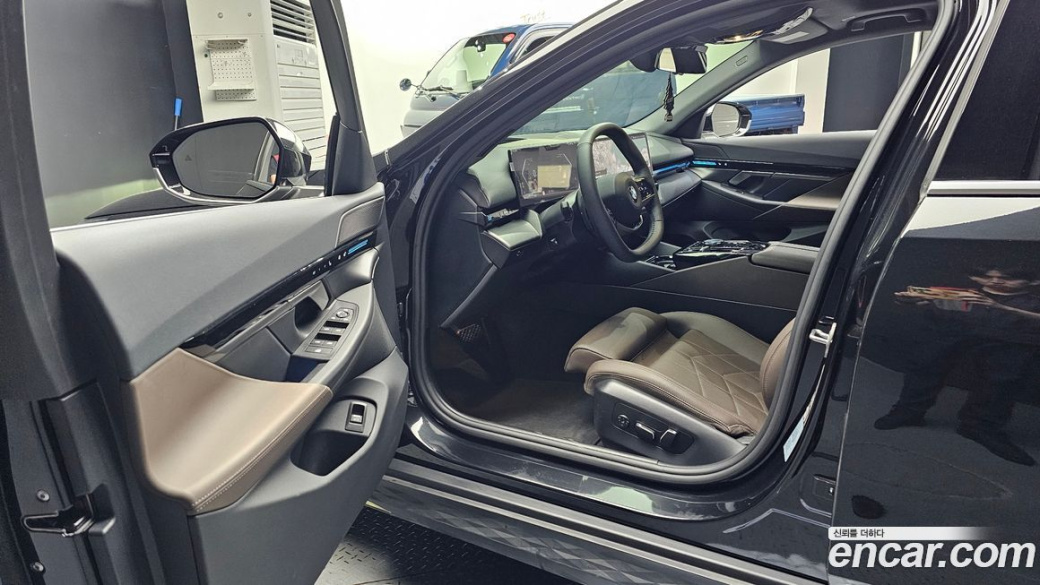 BMW 5-Series 523d, 2024
