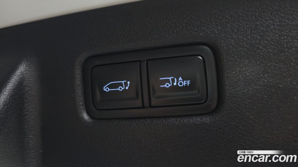 Hyundai Staria 4WD Tourer 11-Seater, 2025