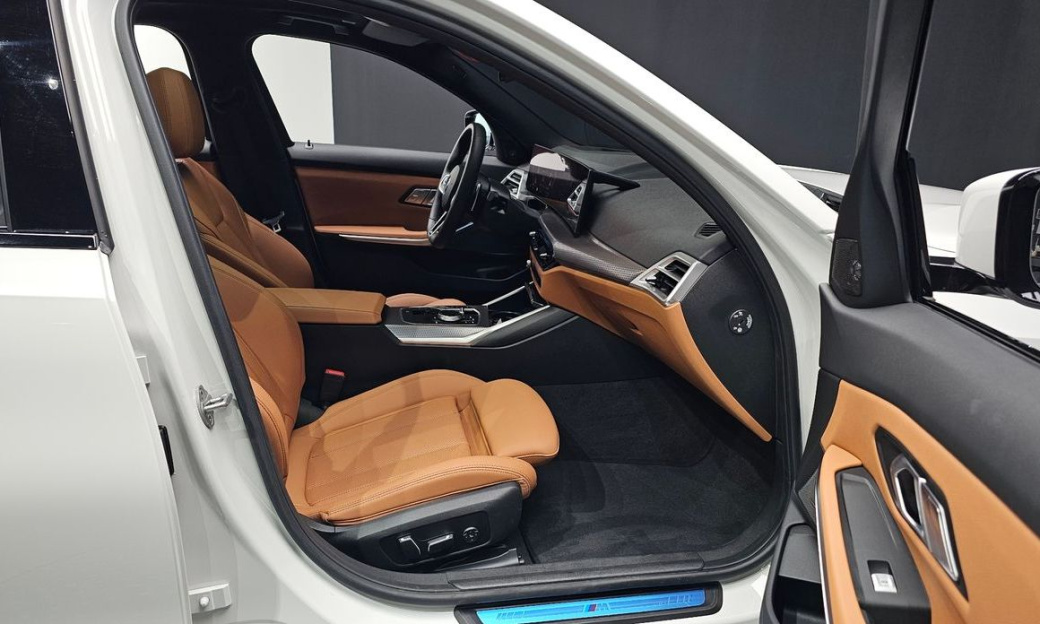 BMW 3-Series 320i M Sport, 2025
