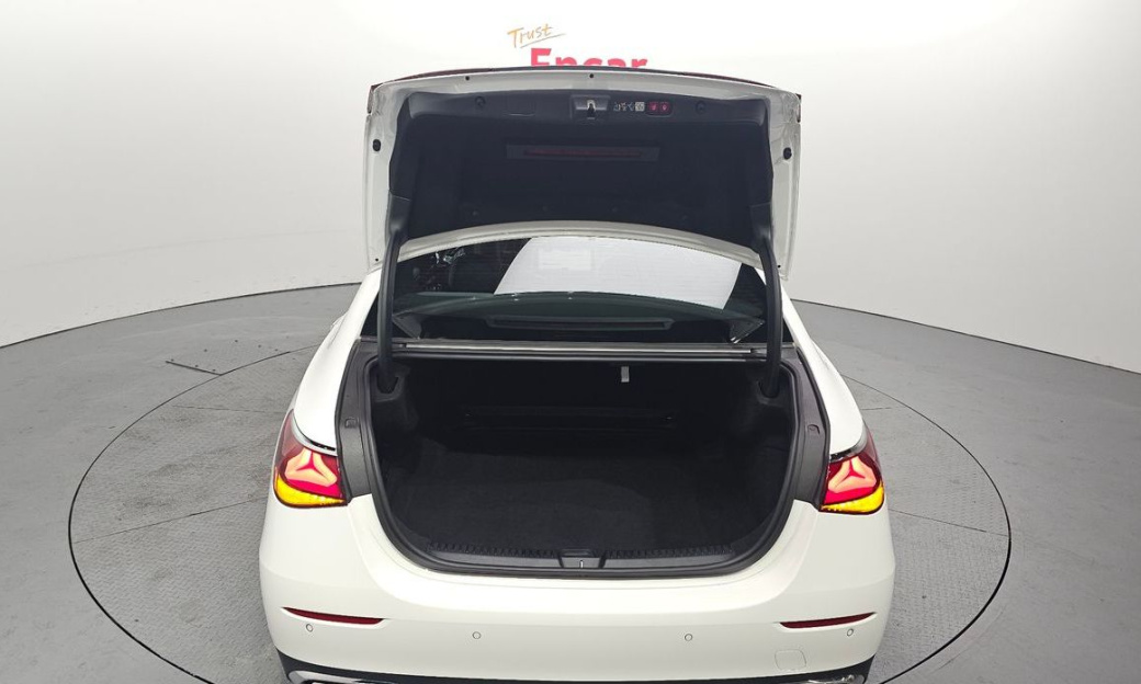 Mercedes-Benz E-Class E300 4MATIC Exclusive, 2025