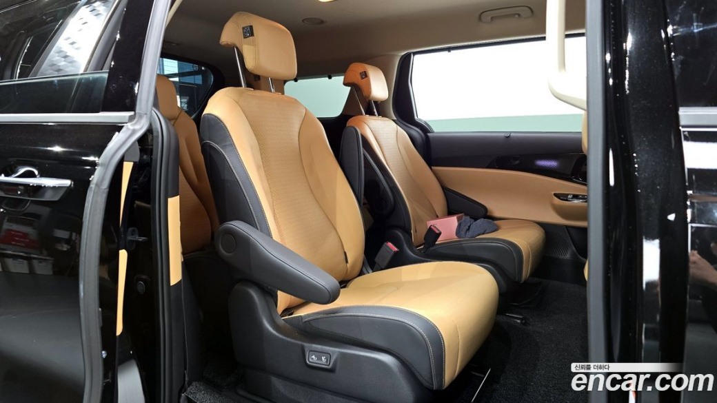 Kia Carnival 9-Seater Signature, 2023