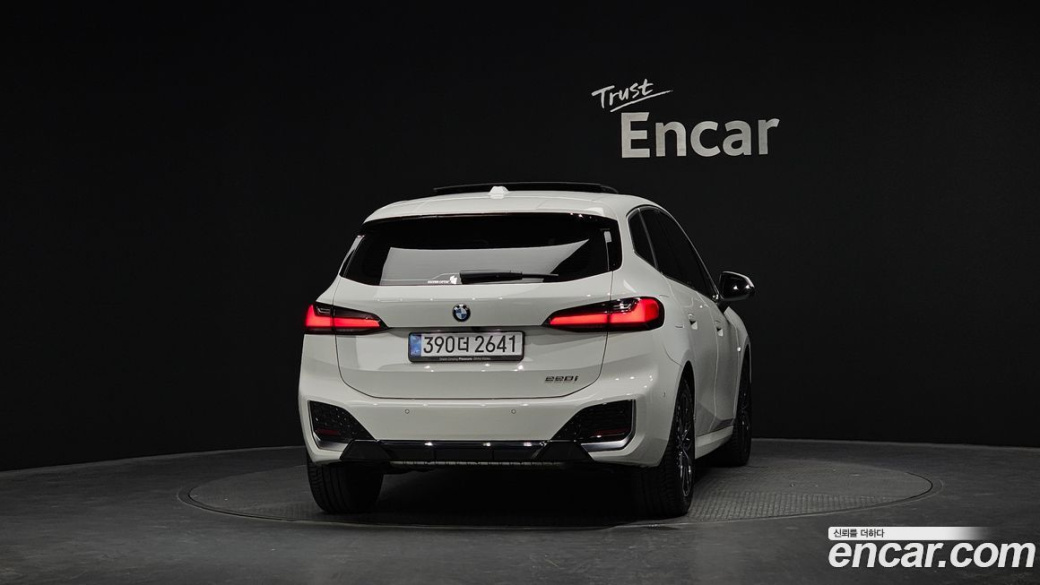 BMW 2-Series 220i M Sport Design, 2025