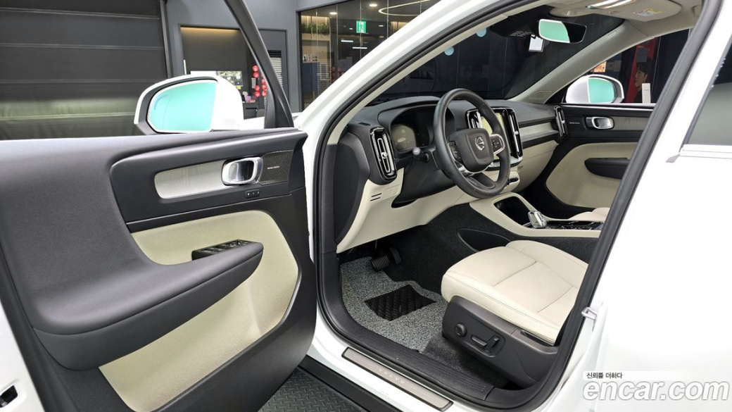 Volvo XC40 B4 Ultra Bright, 2024