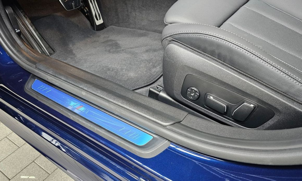 BMW 3-Series 320i M Sport, 2025