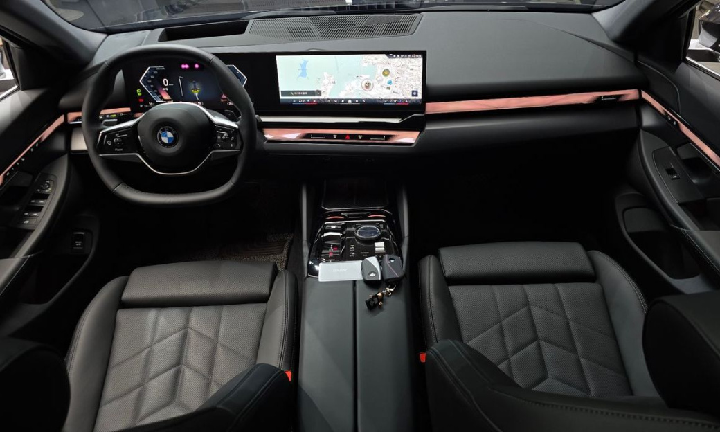 BMW 5-Series 523d, 2025