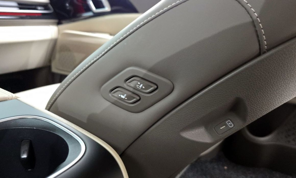 Kia Carnival 9-Seater Signature, 2025