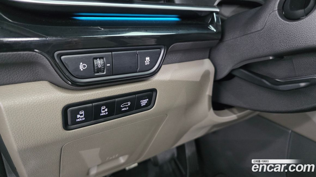 Kia Carnival 9-Seater Gravity, 2025