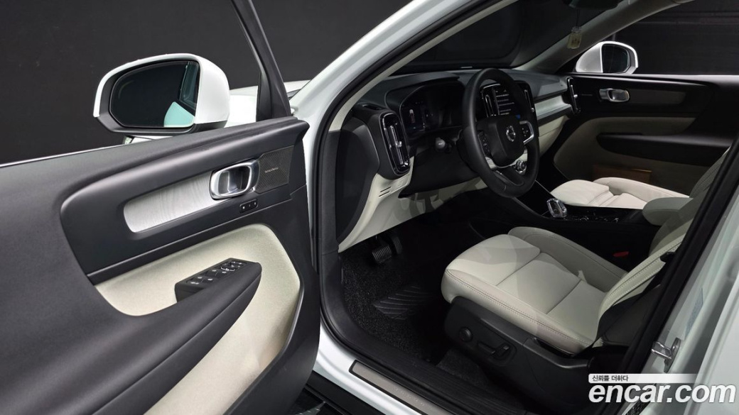 Volvo XC40 B4 Ultra Bright, 2026