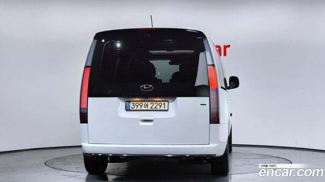 Hyundai Staria 4WD Lounge 7-Seater, 2022