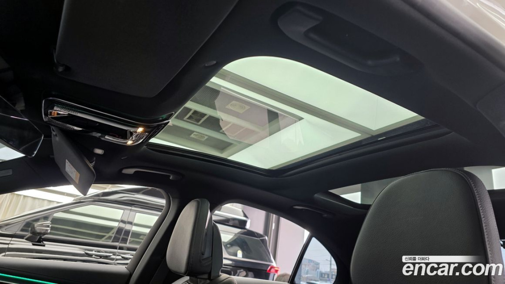Mercedes-Benz E-Class E300 4MATIC Exclusive, 2025
