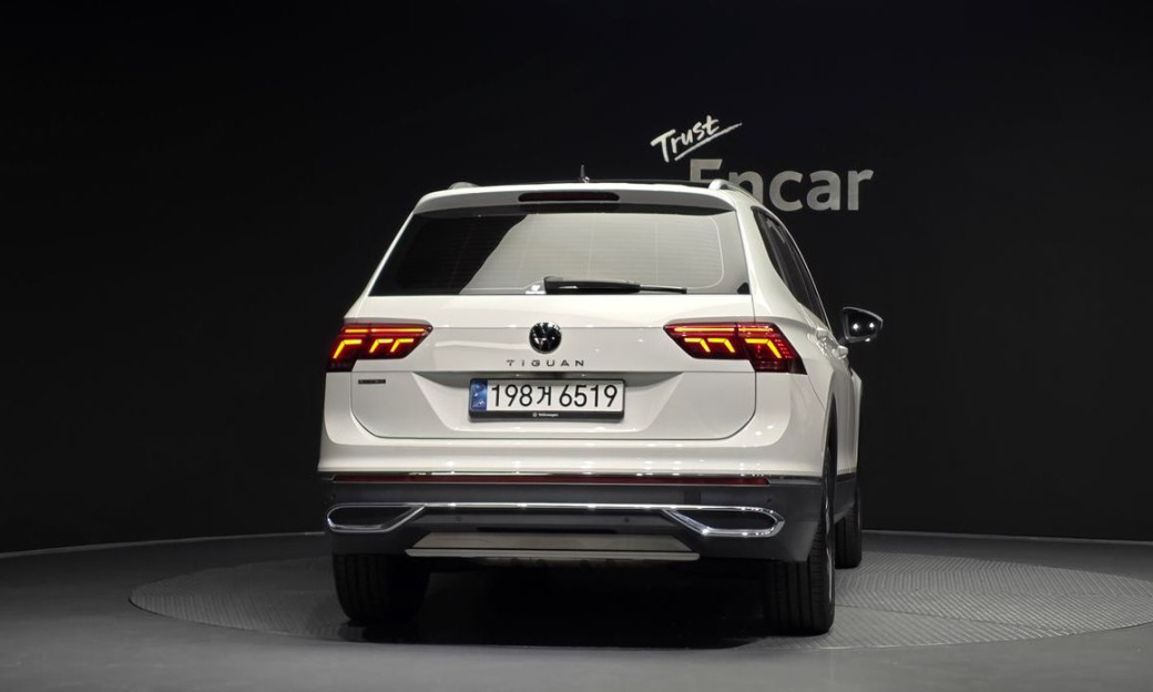 Volkswagen Tiguan 2.0 TSI Prestige, 2024