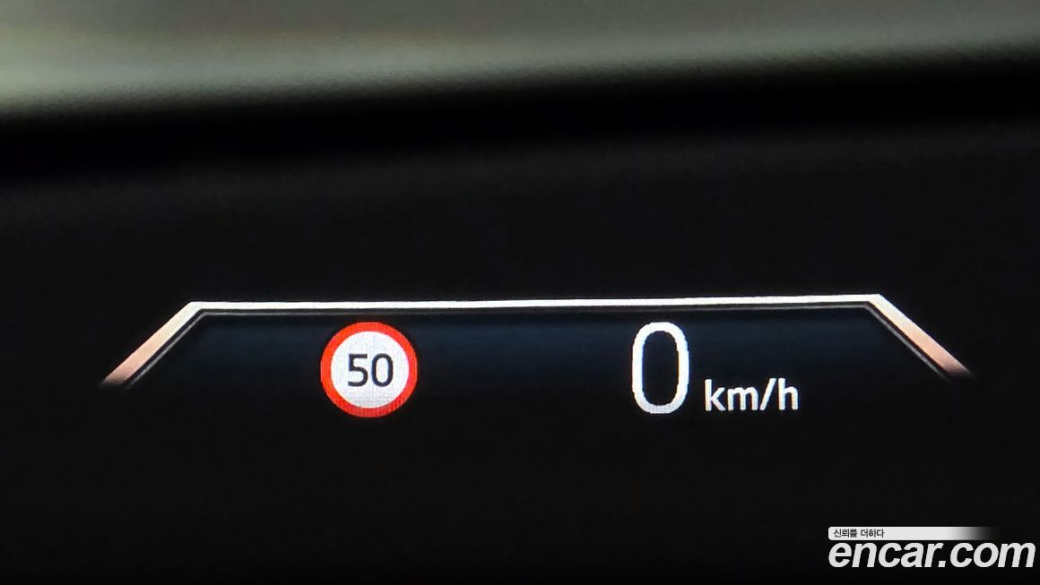 BMW 2-Series 220i Luxury, 2024