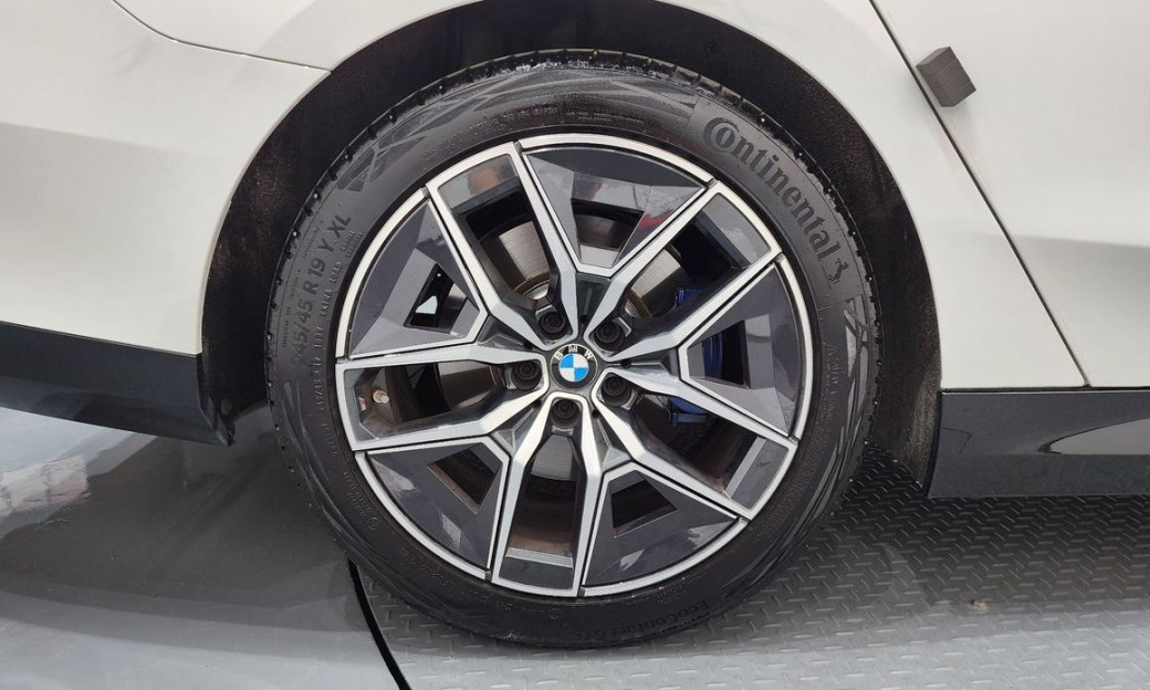 BMW 5-Series 520i M Sport, 2025