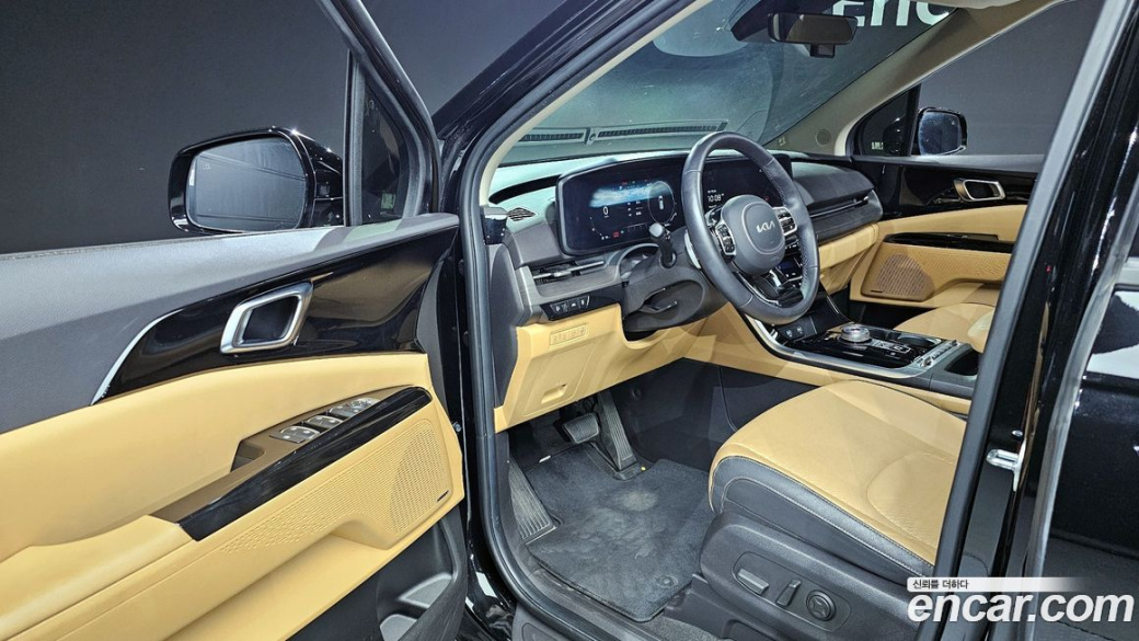 Kia Carnival 7-Seater Outdoor, 2023