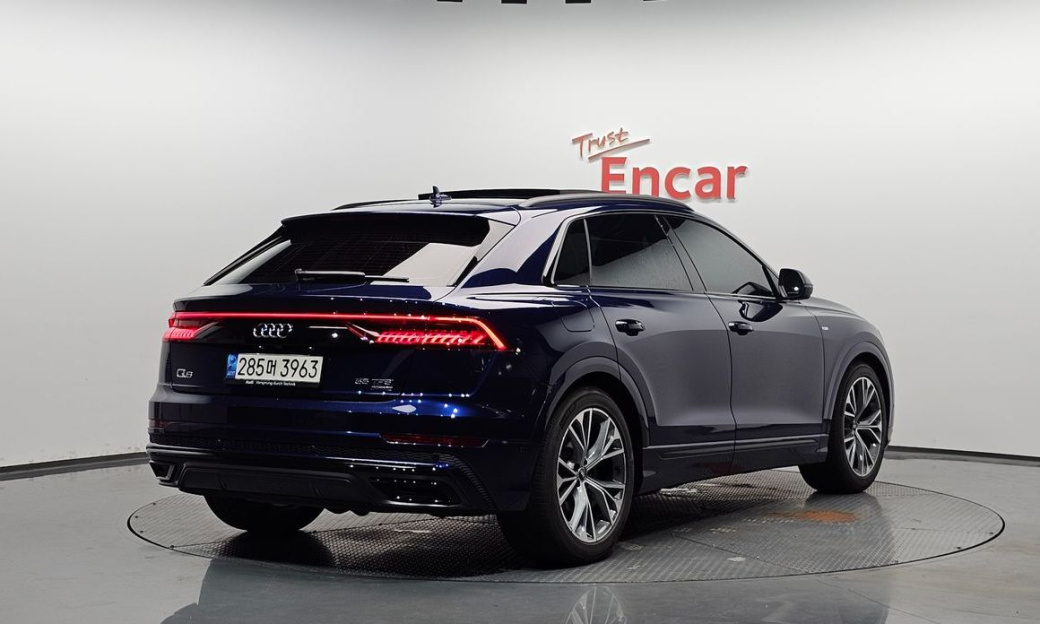 Audi Q8 55 TFSI Quattro Premium, 2022