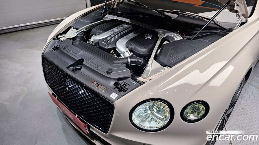 Bentley Continental 6.0 GTC, 2022