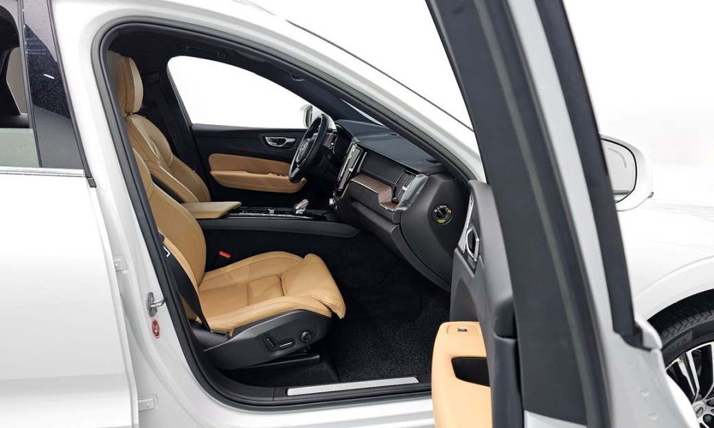 Volvo XC60 B5 Inscription, 2022