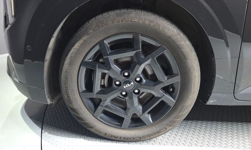 Kia Carnival 9-Seater Gravity, 2025