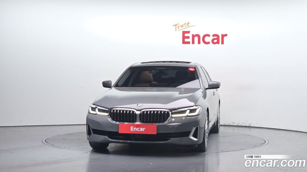 BMW 5-Series 520i Luxury, 2022