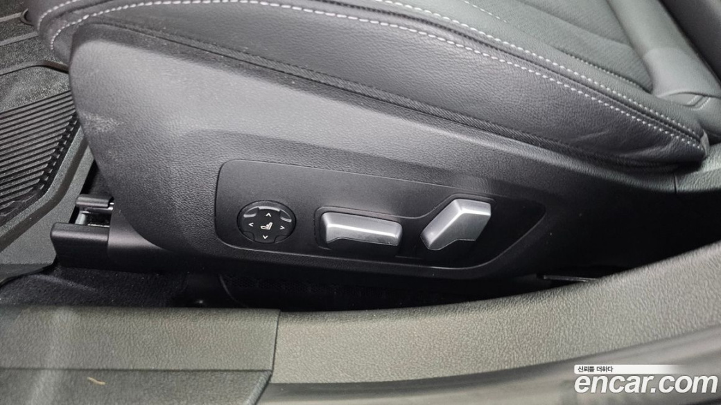BMW 3-Series 320i Touring, 2024