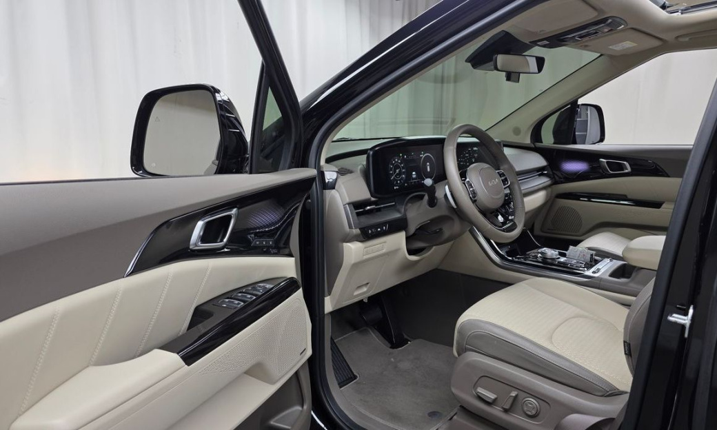 Kia Carnival 11-Seater Signature, 2023