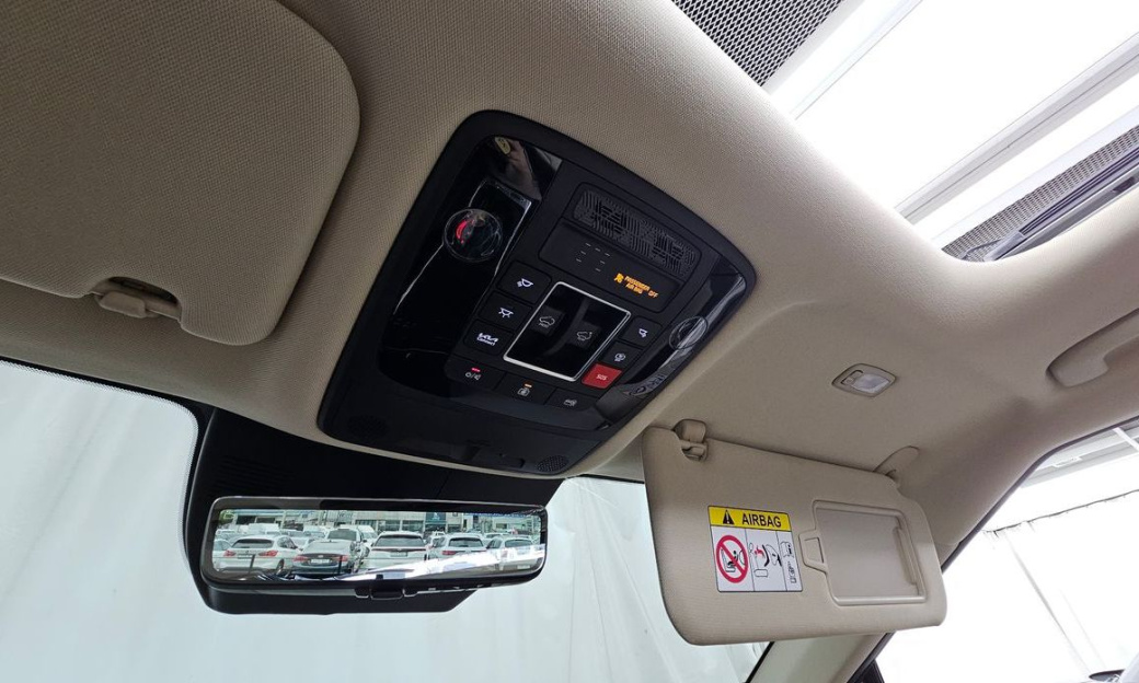 Kia Carnival 9-Seater Signature, 2025